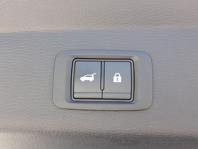 2024 White Diamond Mitsubishi Outlander SE FWD SUV