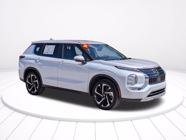 2024 White Diamond Mitsubishi Outlander SE FWD SUV