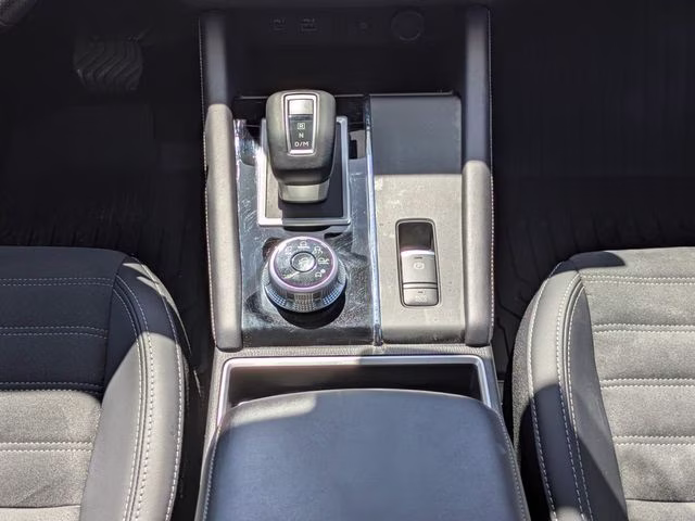 2024 White Diamond Mitsubishi Outlander SE FWD SUV