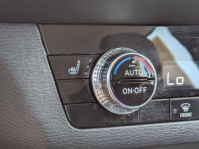 2024 White Diamond Mitsubishi Outlander SE FWD SUV