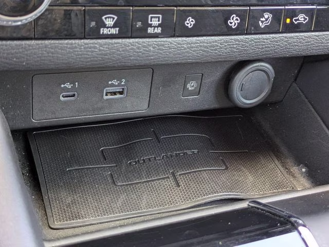 2024 White Diamond Mitsubishi Outlander SE FWD SUV