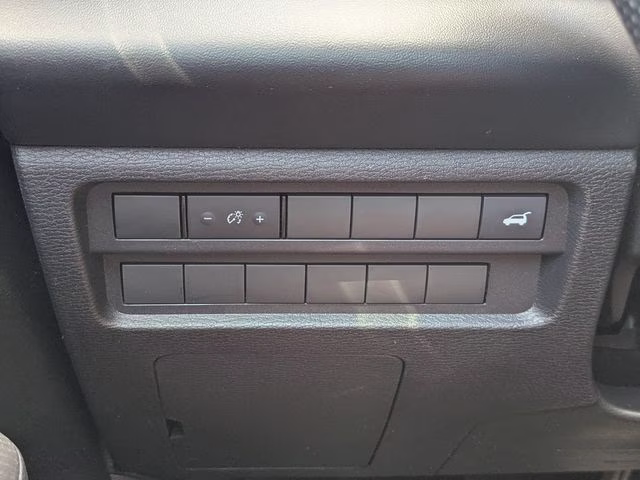 2024 White Diamond Mitsubishi Outlander SE FWD SUV