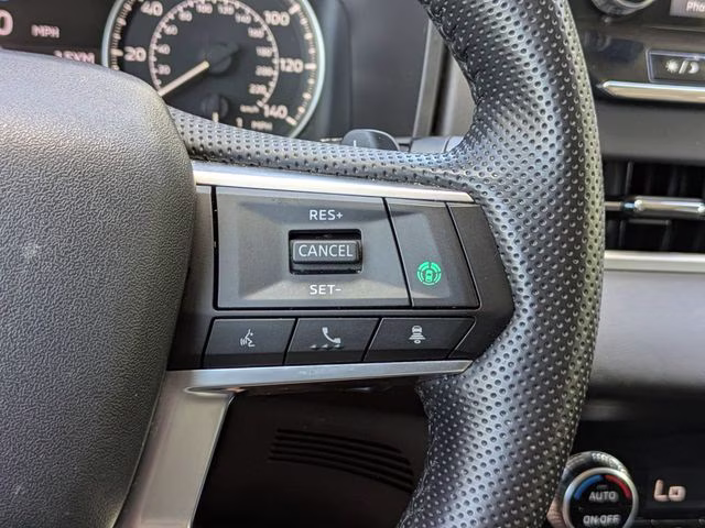 2024 White Diamond Mitsubishi Outlander SE FWD SUV