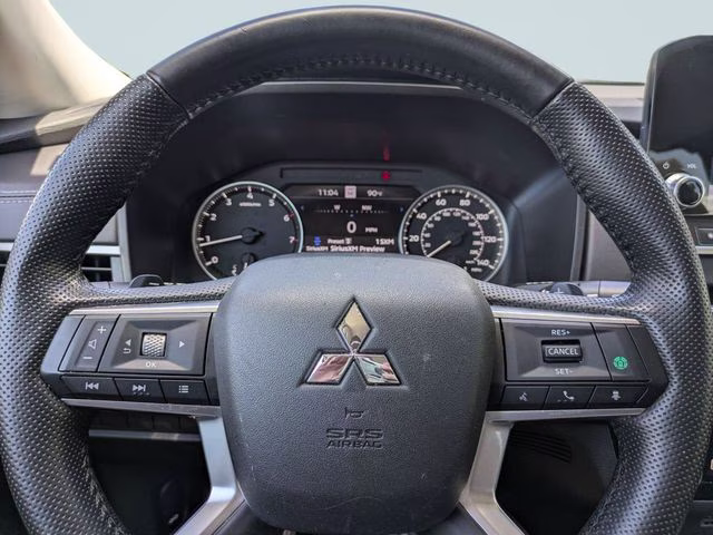 2024 White Diamond Mitsubishi Outlander SE FWD SUV