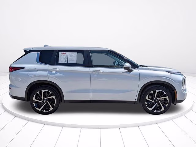 2024 White Diamond Mitsubishi Outlander SE FWD SUV