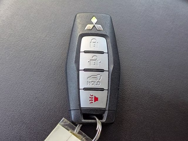 2024 White Diamond Mitsubishi Outlander SE FWD SUV