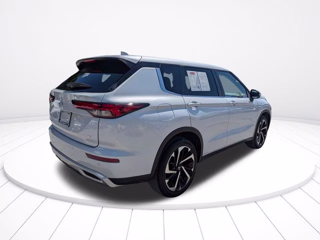 2024 White Diamond Mitsubishi Outlander SE FWD SUV