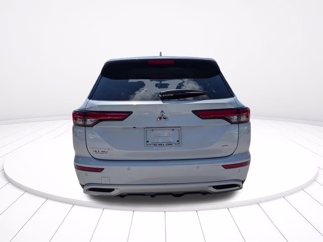 2024 White Diamond Mitsubishi Outlander SE FWD SUV