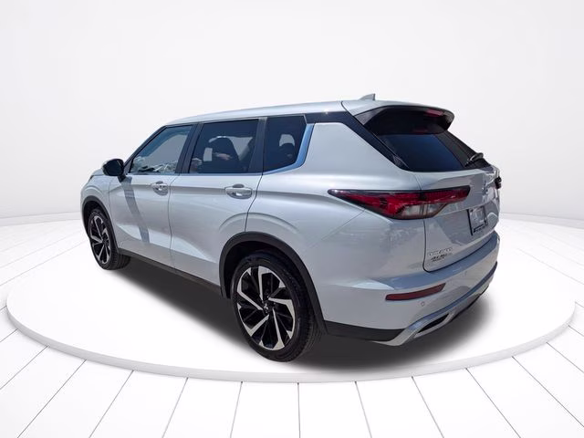 2024 White Diamond Mitsubishi Outlander SE FWD SUV