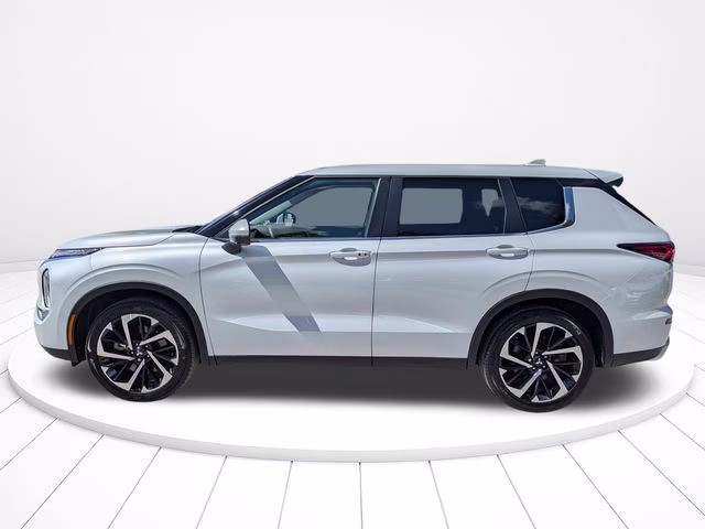 2024 White Diamond Mitsubishi Outlander SE FWD SUV