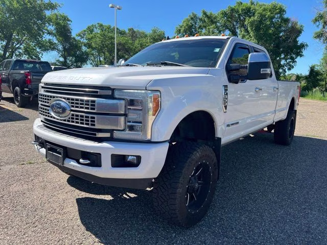 2019 White Platinum Ford Super Duty F-350 SRW Platinum 4X4 Truck