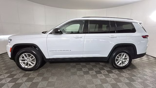 2023 Bright White Clearcoat Jeep Grand Cherokee L Laredo 4X4 SUV