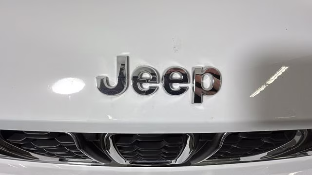 2023 Bright White Clearcoat Jeep Grand Cherokee L Laredo 4X4 SUV
