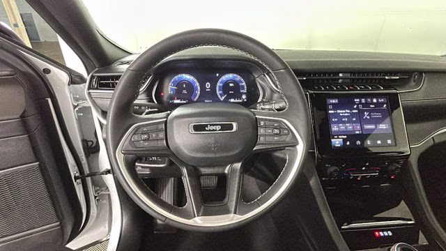 2023 Bright White Clearcoat Jeep Grand Cherokee L Altitude 4X4 SUV