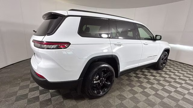 2023 Bright White Clearcoat Jeep Grand Cherokee L Altitude 4X4 SUV