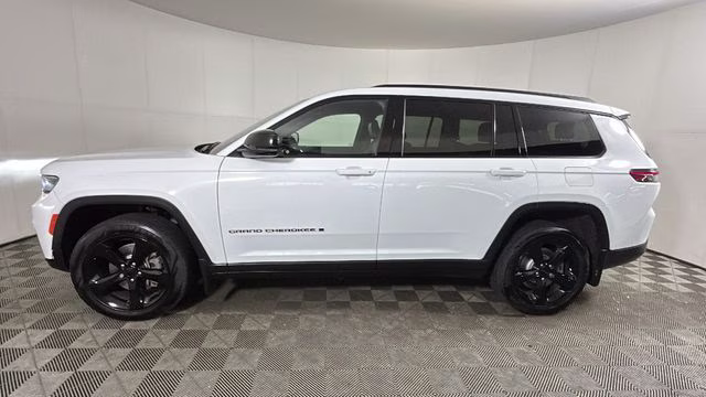2023 Bright White Clearcoat Jeep Grand Cherokee L Altitude 4X4 SUV