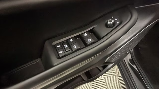 2023 Diamond Black Crystal Pearlcoat Jeep Grand Cherokee 4xe 4X4 SUV
