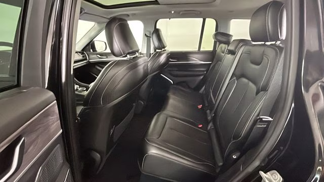 2023 Diamond Black Crystal Pearlcoat Jeep Grand Cherokee 4xe 4X4 SUV