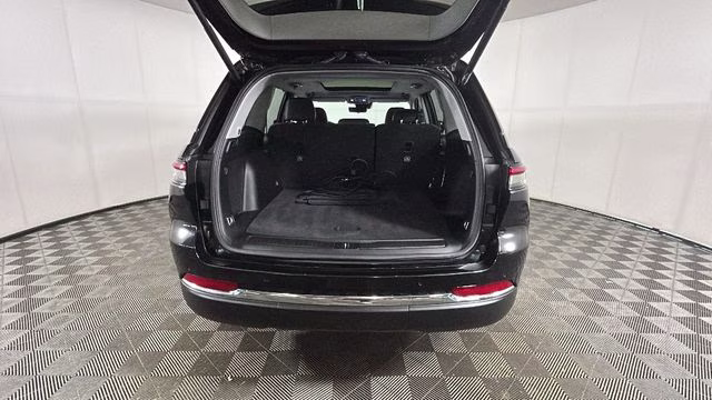 2023 Diamond Black Crystal Pearlcoat Jeep Grand Cherokee 4xe 4X4 SUV