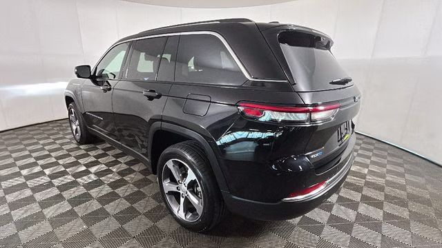 2023 Diamond Black Crystal Pearlcoat Jeep Grand Cherokee 4xe 4X4 SUV