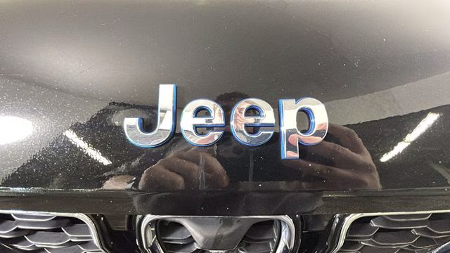 2023 Diamond Black Crystal Pearlcoat Jeep Grand Cherokee 4xe 4X4 SUV