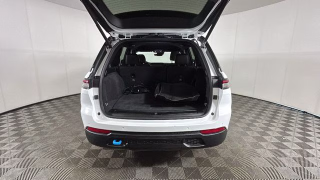 2022 Bright White Clearcoat Jeep Grand Cherokee Trailhawk 4xe 4X4 SUV