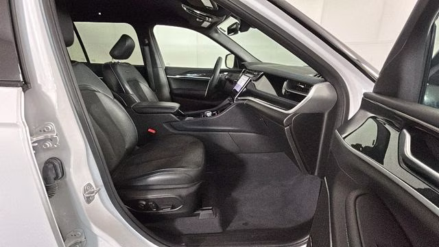 2022 Bright White Clearcoat Jeep Grand Cherokee Trailhawk 4xe 4X4 SUV