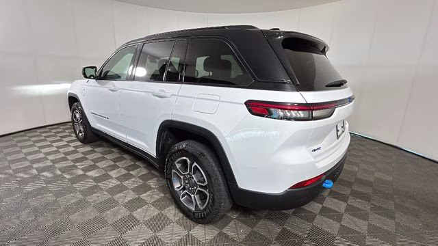 2022 Bright White Clearcoat Jeep Grand Cherokee Trailhawk 4xe 4X4 SUV