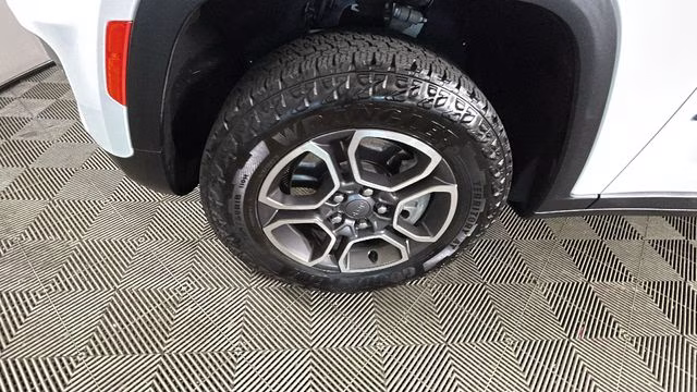 2022 Bright White Clearcoat Jeep Grand Cherokee Trailhawk 4xe 4X4 SUV