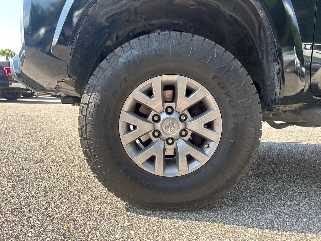 2019 Midnight Black Metallic Toyota Tacoma SR5 RWD Truck