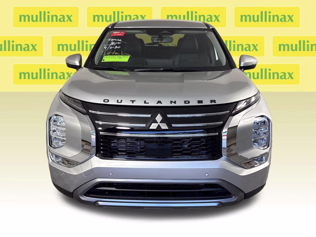 2026 Alloy Silver Metallic Mitsubishi Outlander SE FWD SUV
