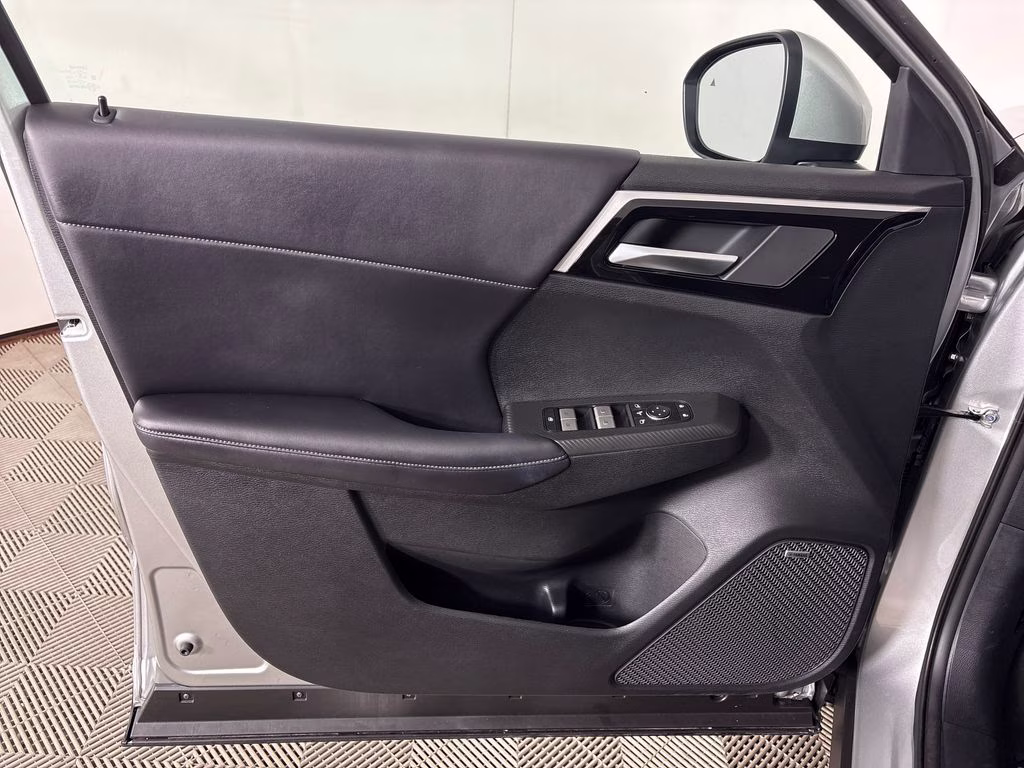 2026 Alloy Silver Metallic Mitsubishi Outlander SE FWD SUV