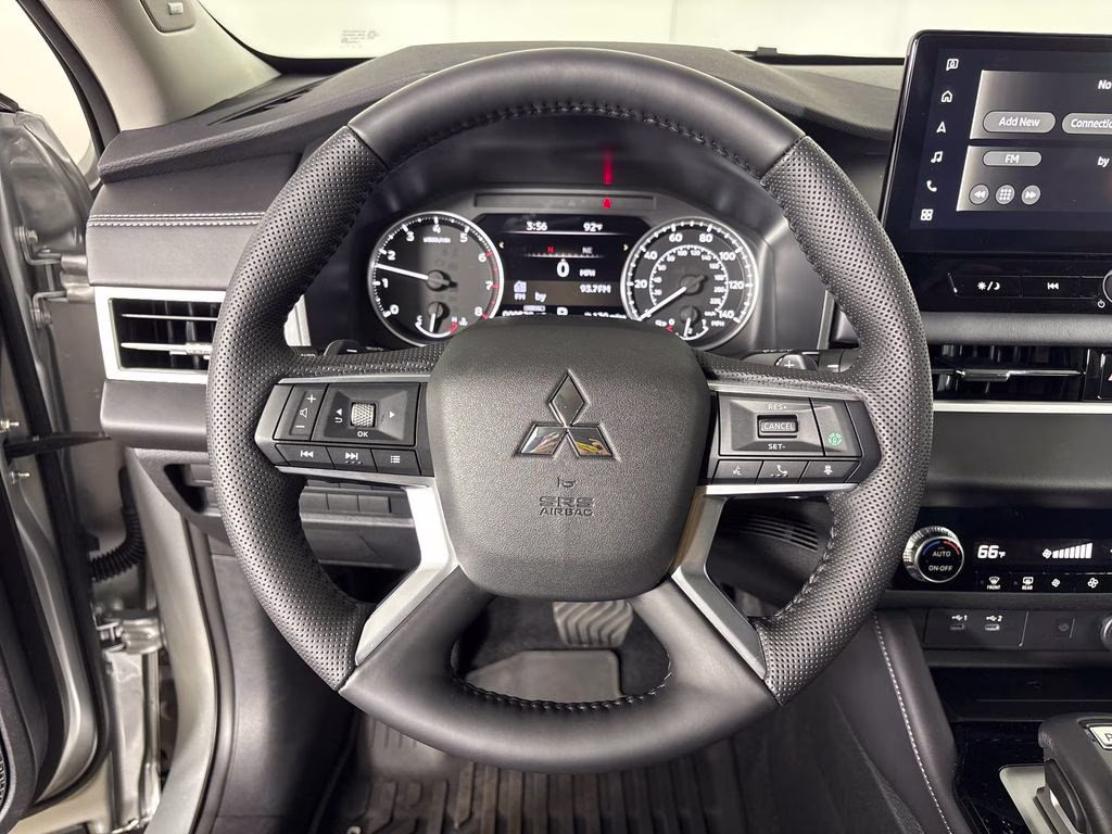 2026 Alloy Silver Metallic Mitsubishi Outlander SE FWD SUV