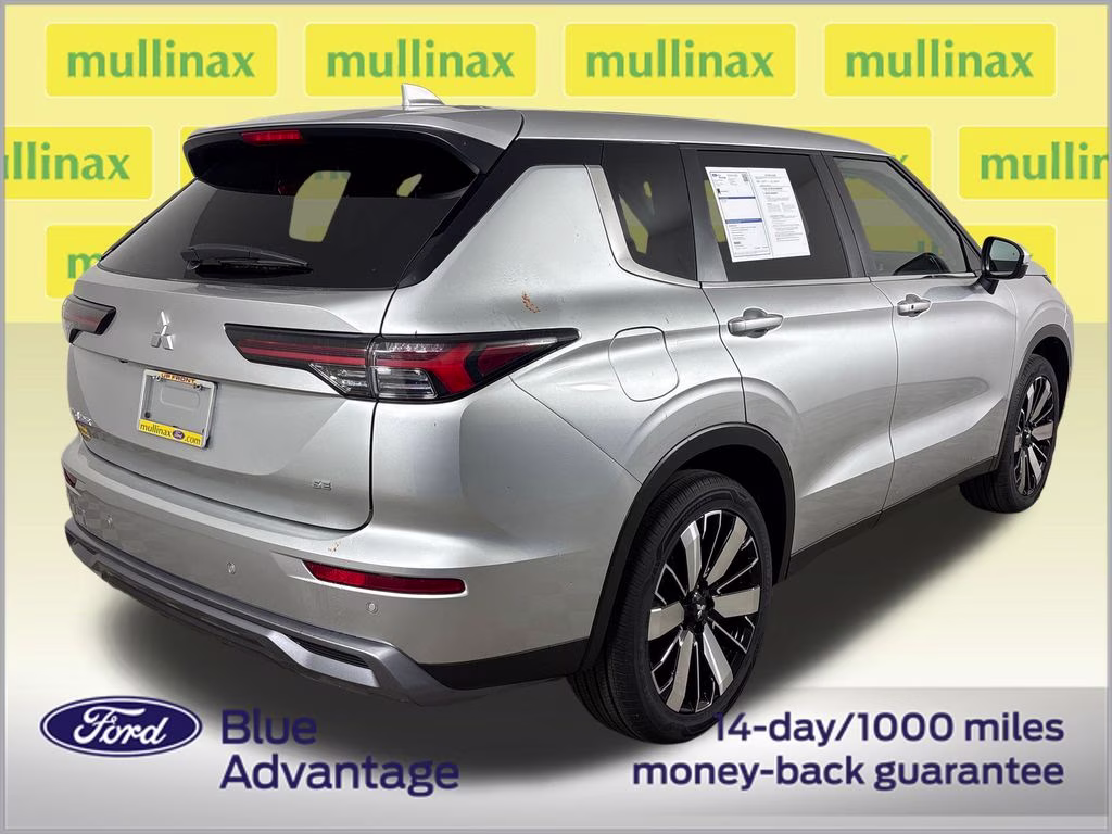 2026 Alloy Silver Metallic Mitsubishi Outlander SE FWD SUV