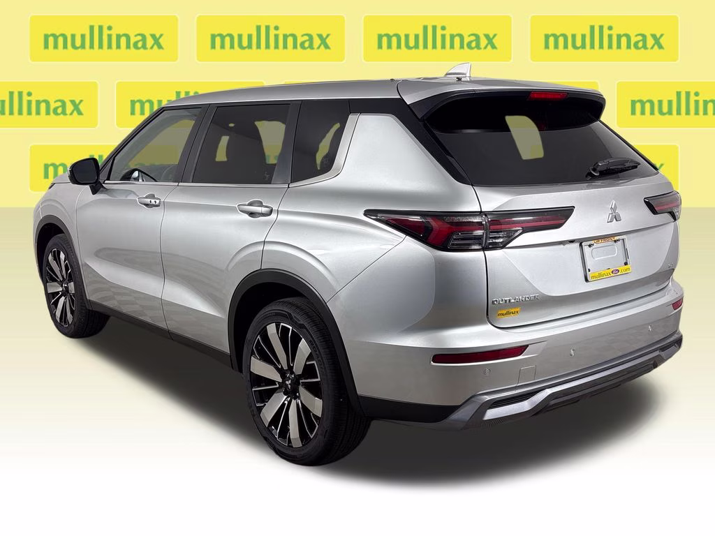 2026 Alloy Silver Metallic Mitsubishi Outlander SE FWD SUV