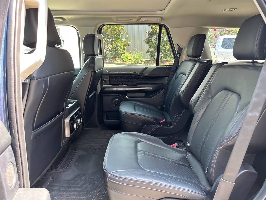 2020 Blue Metallic Ford Expedition Platinum RWD SUV