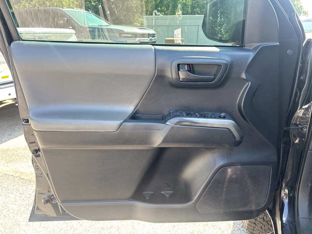 2019 Midnight Black Metallic Toyota Tacoma SR5 RWD Truck