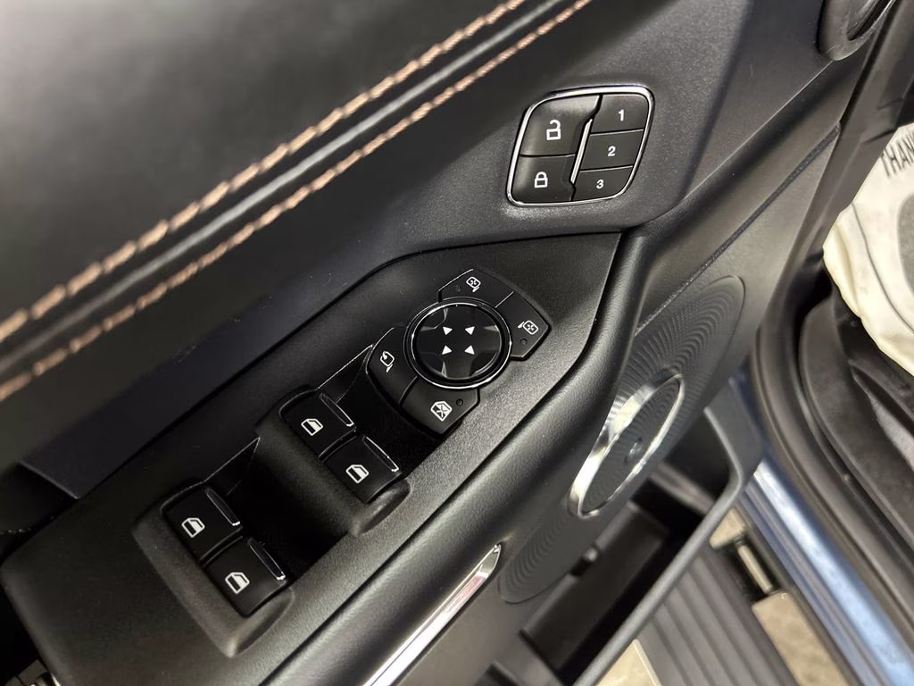 2020 Blue Metallic Ford Expedition Platinum RWD SUV