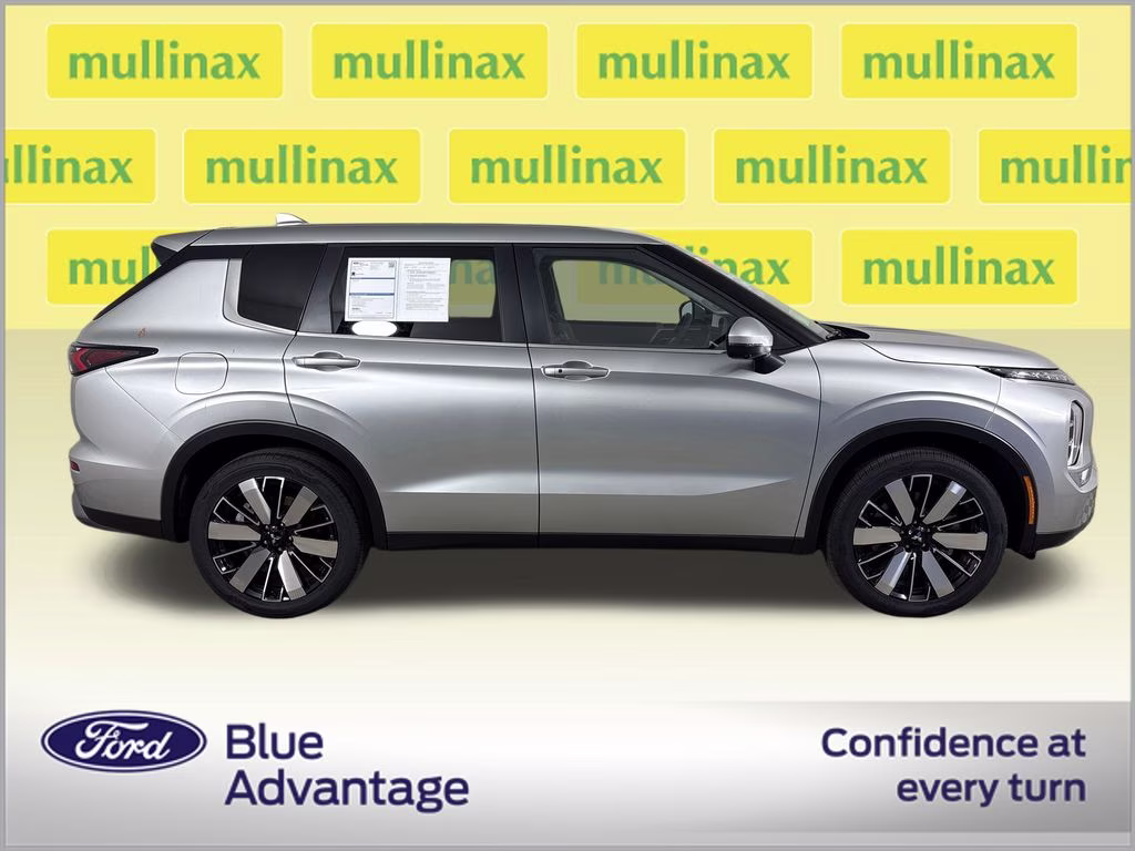 2026 Alloy Silver Metallic Mitsubishi Outlander SE FWD SUV
