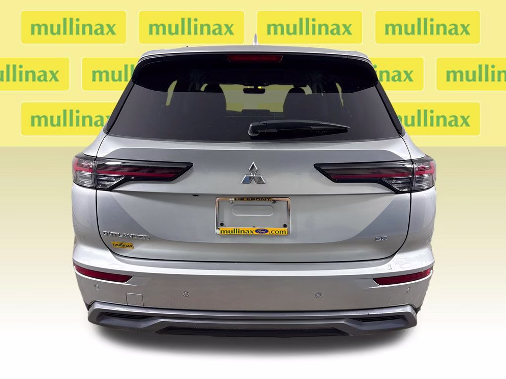 2026 Alloy Silver Metallic Mitsubishi Outlander SE FWD SUV