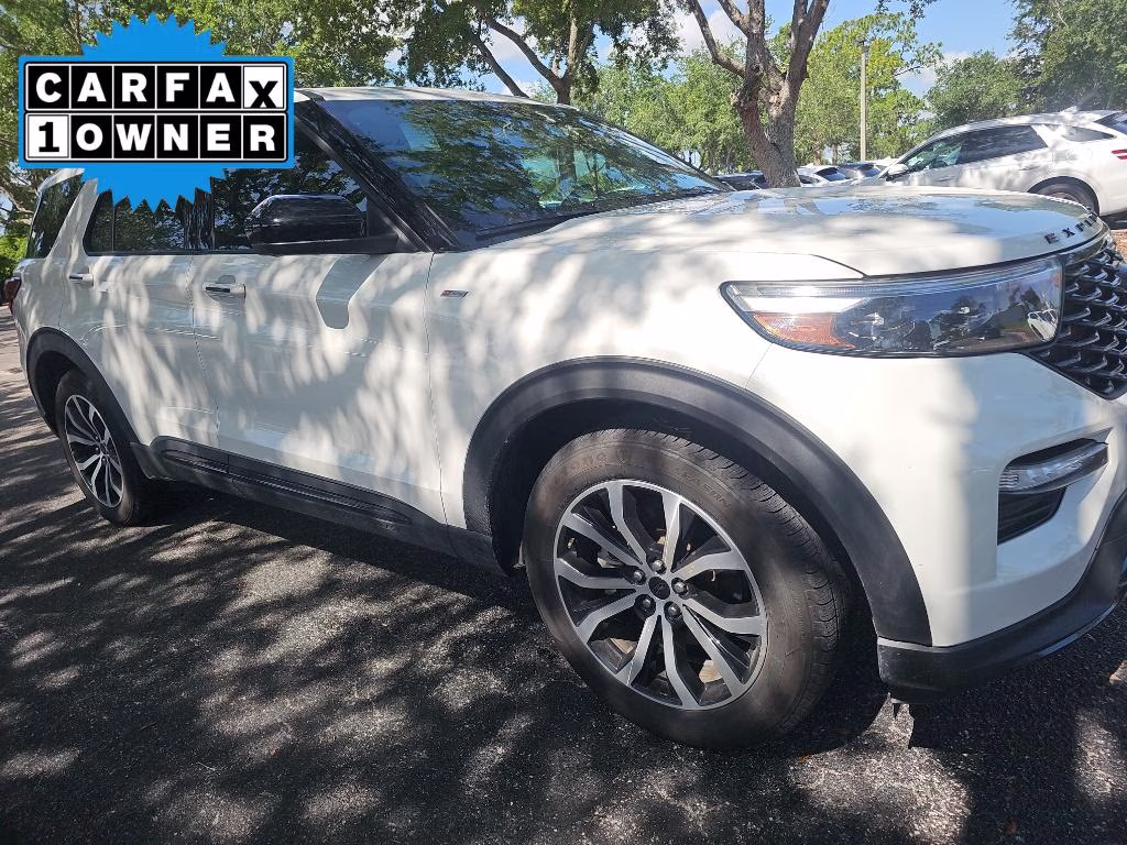 2022 Star White Metallic Tri-Coat Ford Explorer ST-Line RWD SUV