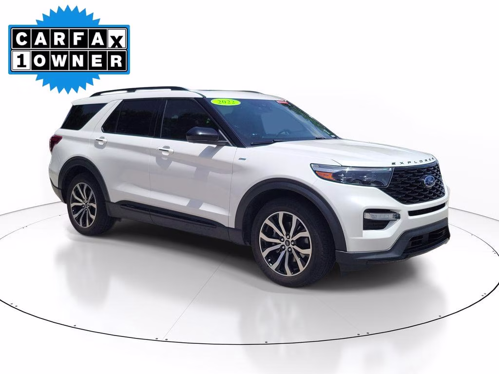2022 Star White Metallic Tri-Coat Ford Explorer ST-Line RWD SUV