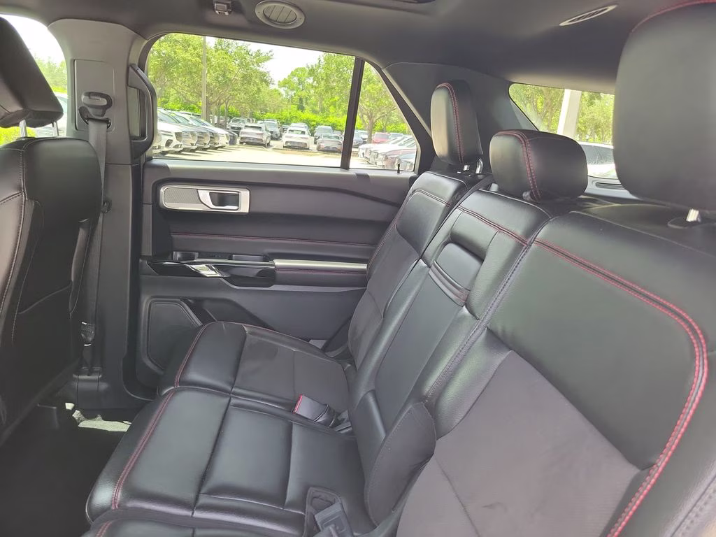 2022 Star White Metallic Tri-Coat Ford Explorer ST-Line RWD SUV