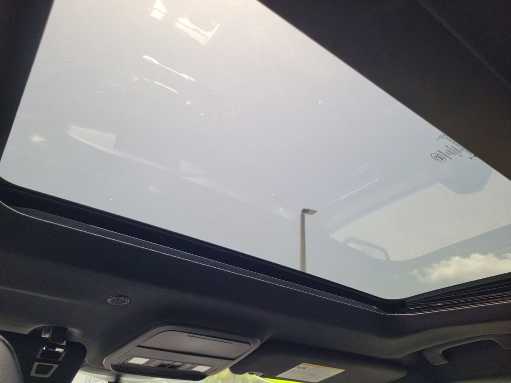 2022 Star White Metallic Tri-Coat Ford Explorer ST-Line RWD SUV