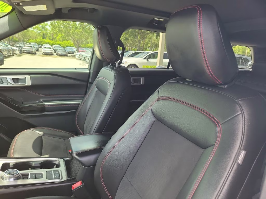 2022 Star White Metallic Tri-Coat Ford Explorer ST-Line RWD SUV