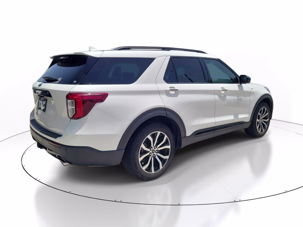 2022 Star White Metallic Tri-Coat Ford Explorer ST-Line RWD SUV
