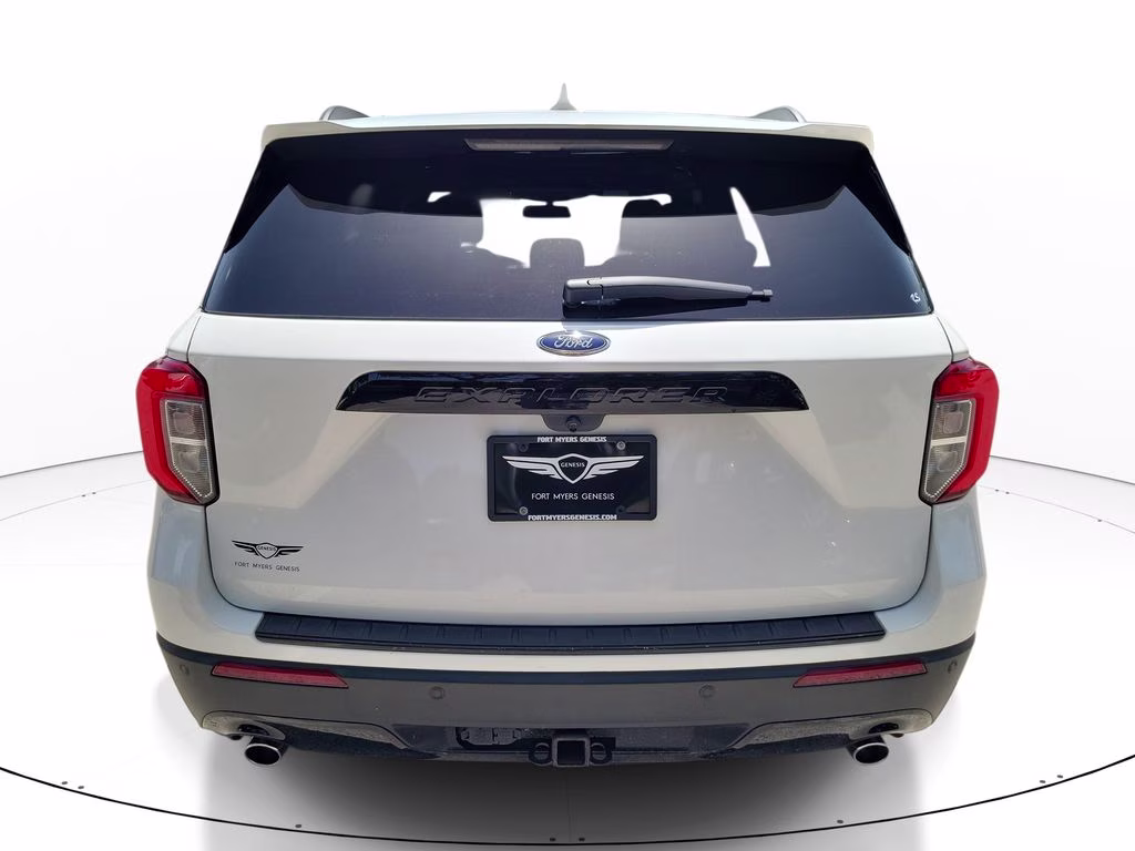 2022 Star White Metallic Tri-Coat Ford Explorer ST-Line RWD SUV
