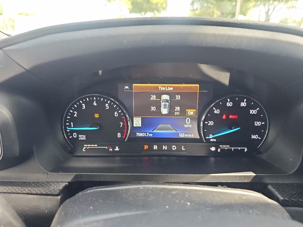 2022 Star White Metallic Tri-Coat Ford Explorer ST-Line RWD SUV