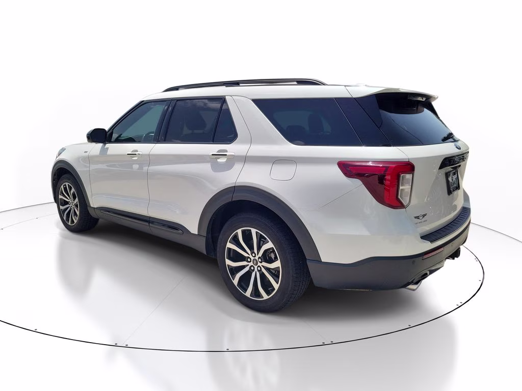 2022 Star White Metallic Tri-Coat Ford Explorer ST-Line RWD SUV
