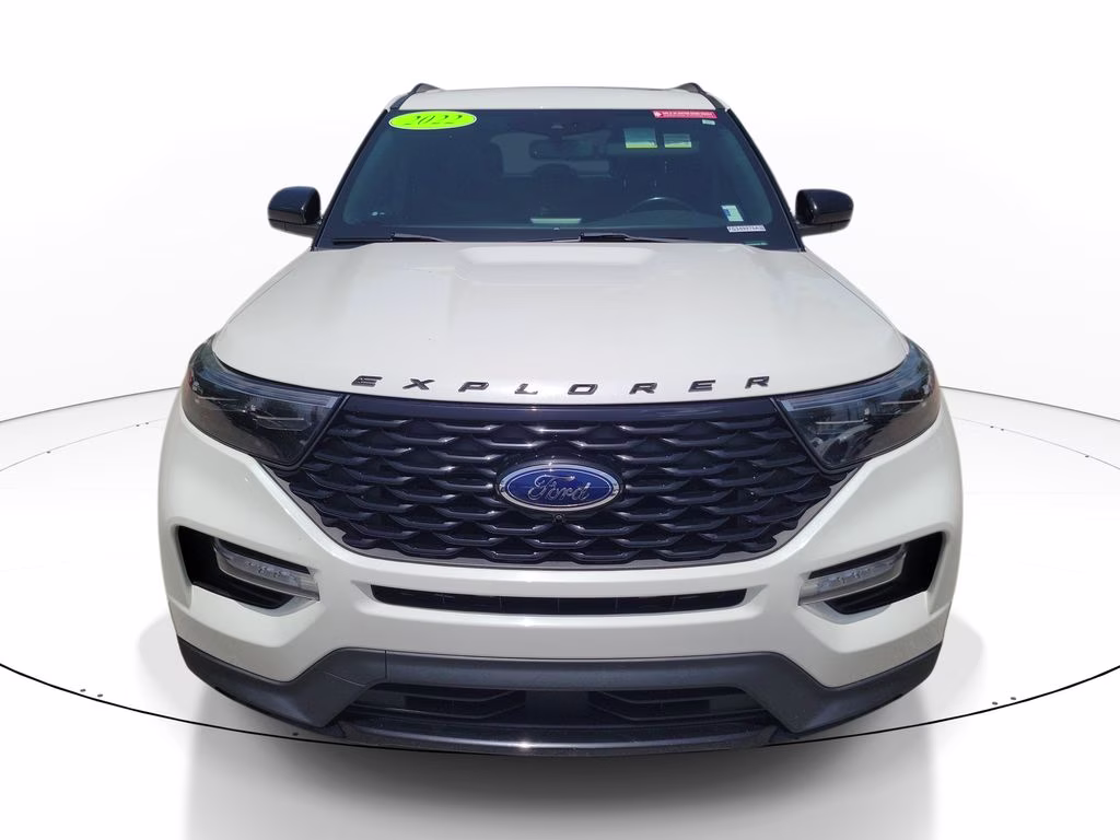 2022 Star White Metallic Tri-Coat Ford Explorer ST-Line RWD SUV